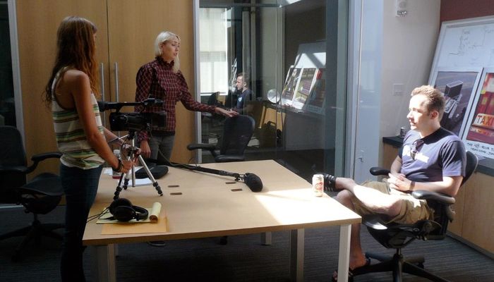 Vala Halldorsdottir and Sesselja Vilhjalmsdottir preparing an interview